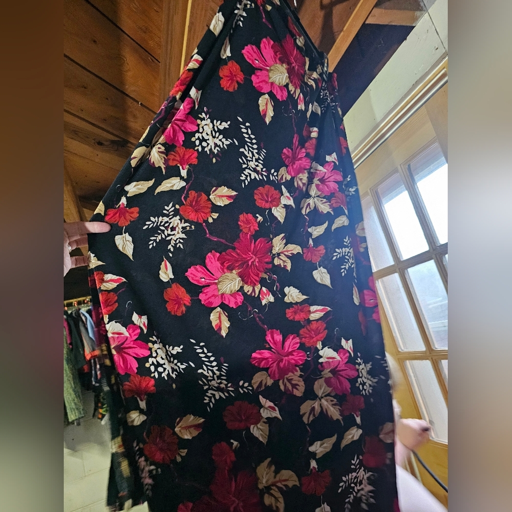 Long Floral Skirt with Pink and Red Flowers - Picture 4 of 5